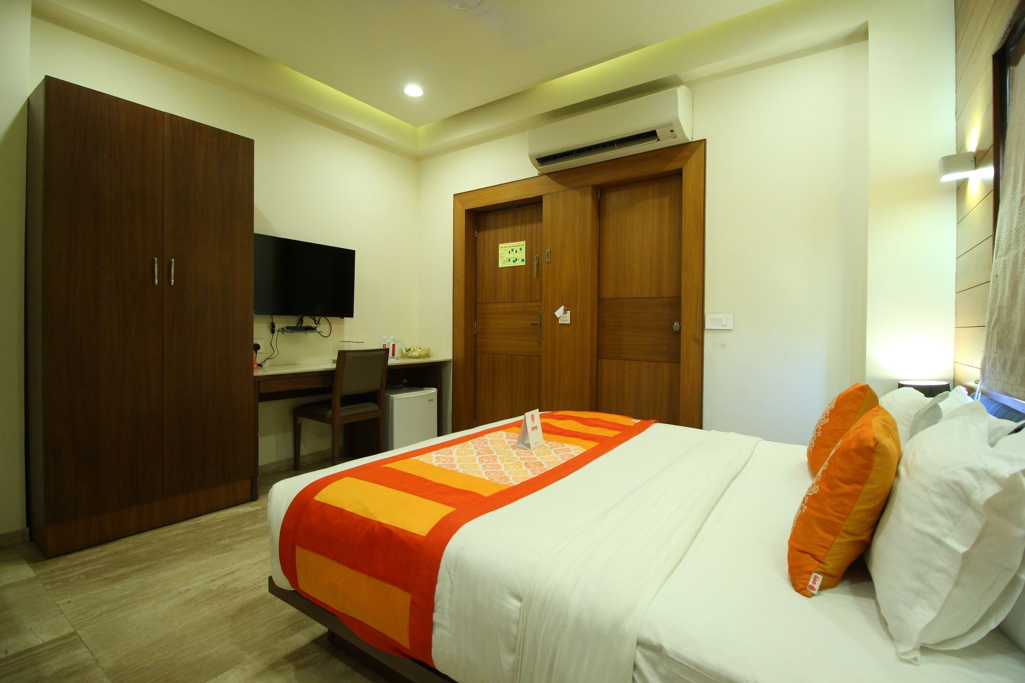 Oyo 8992 Hotel Kyra Ahmedabad Exterior foto