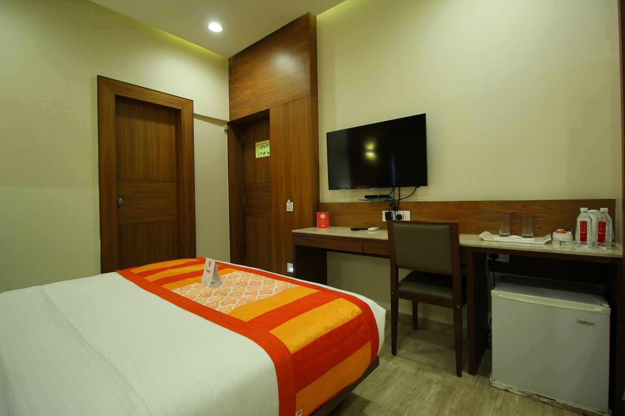 Oyo 8992 Hotel Kyra Ahmedabad Exterior foto