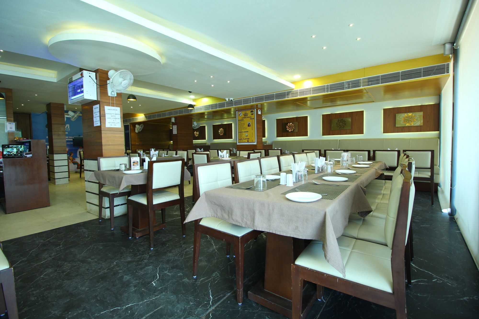 Oyo 8992 Hotel Kyra Ahmedabad Exterior foto